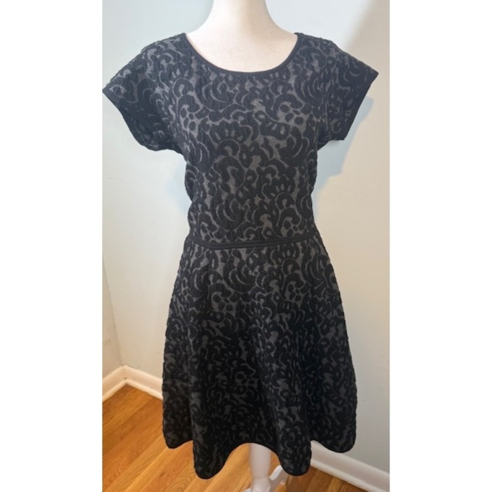 Milly Burnout Velvet Fit Flare Dress Size L Scrollwork Cap Sleeve Black Gray‎